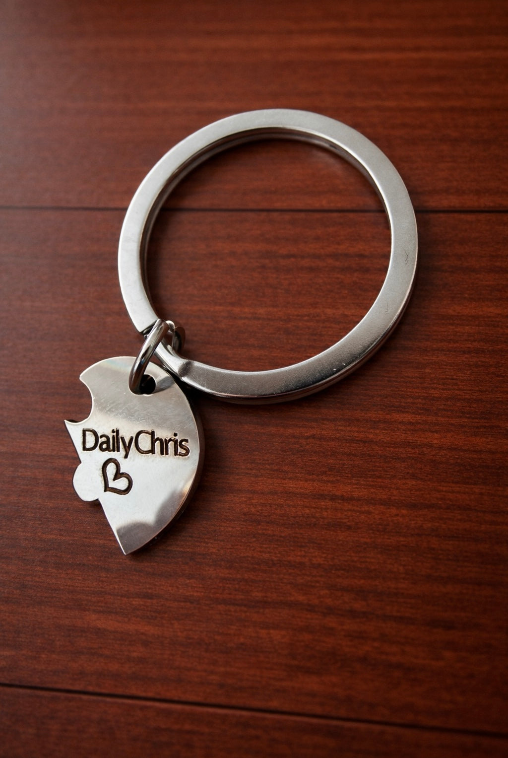 Daily Chris – Összetartozás kulcstartó