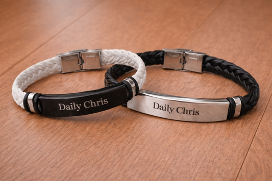 Daily Chris – Bőr karkötő fehér / fekete